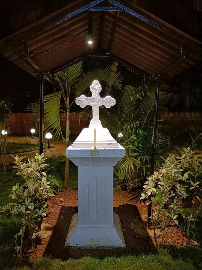 Coco Teros Resort Mandrem Ngoại thất bức ảnh