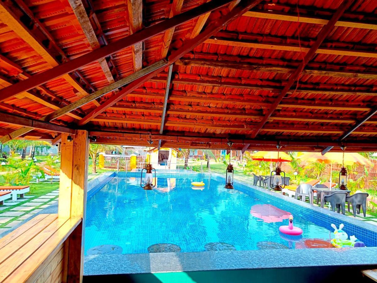 Coco Teros Resort Mandrem Ngoại thất bức ảnh
