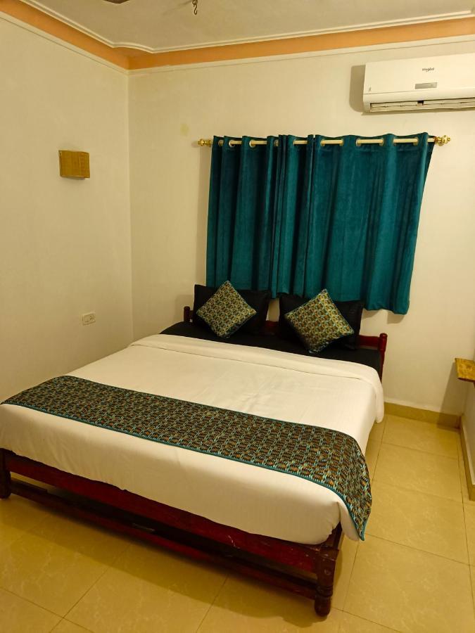 Coco Teros Resort Mandrem Ngoại thất bức ảnh